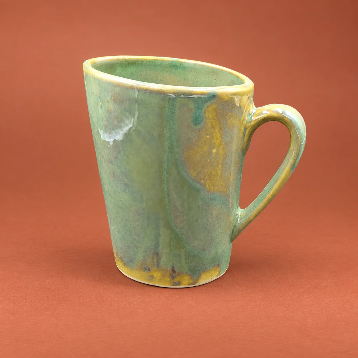 Taza alta · verde y ocre
